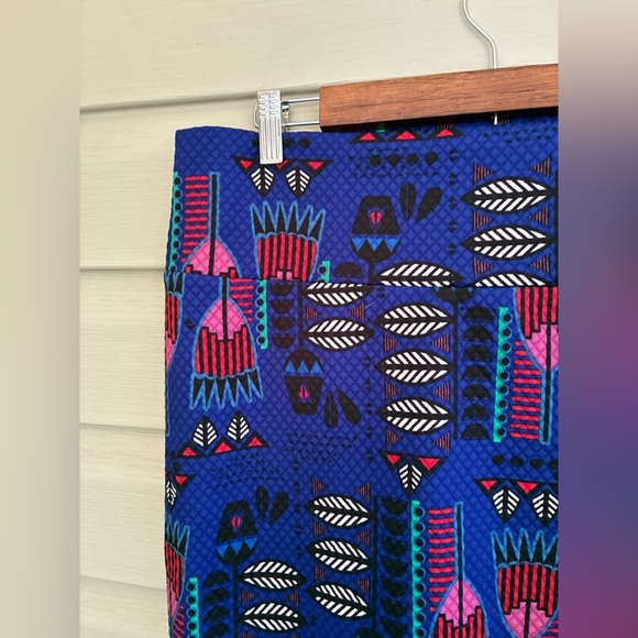 LuLaRoe Cassie Blue Feather Aztec Tribal Print Pencil Skirt Women’s Sz XL NWT - Picture 1 of 12